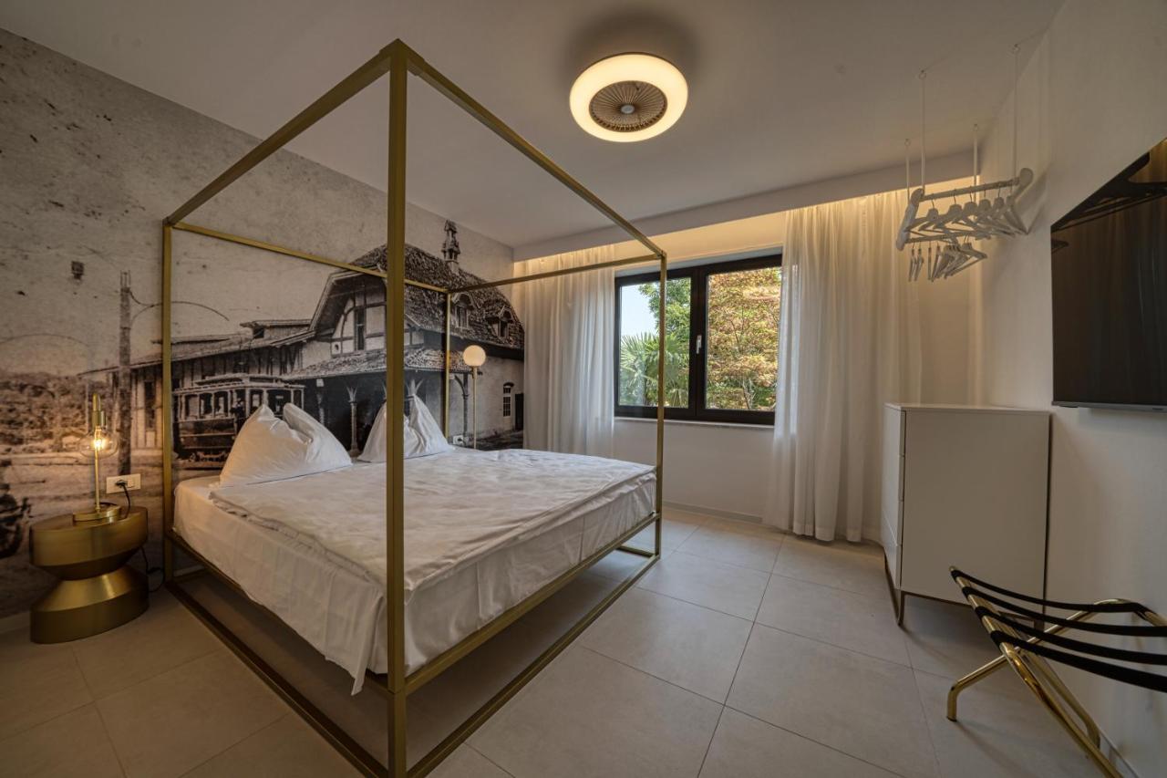 Goldfinger + Suites Lana Bagian luar foto