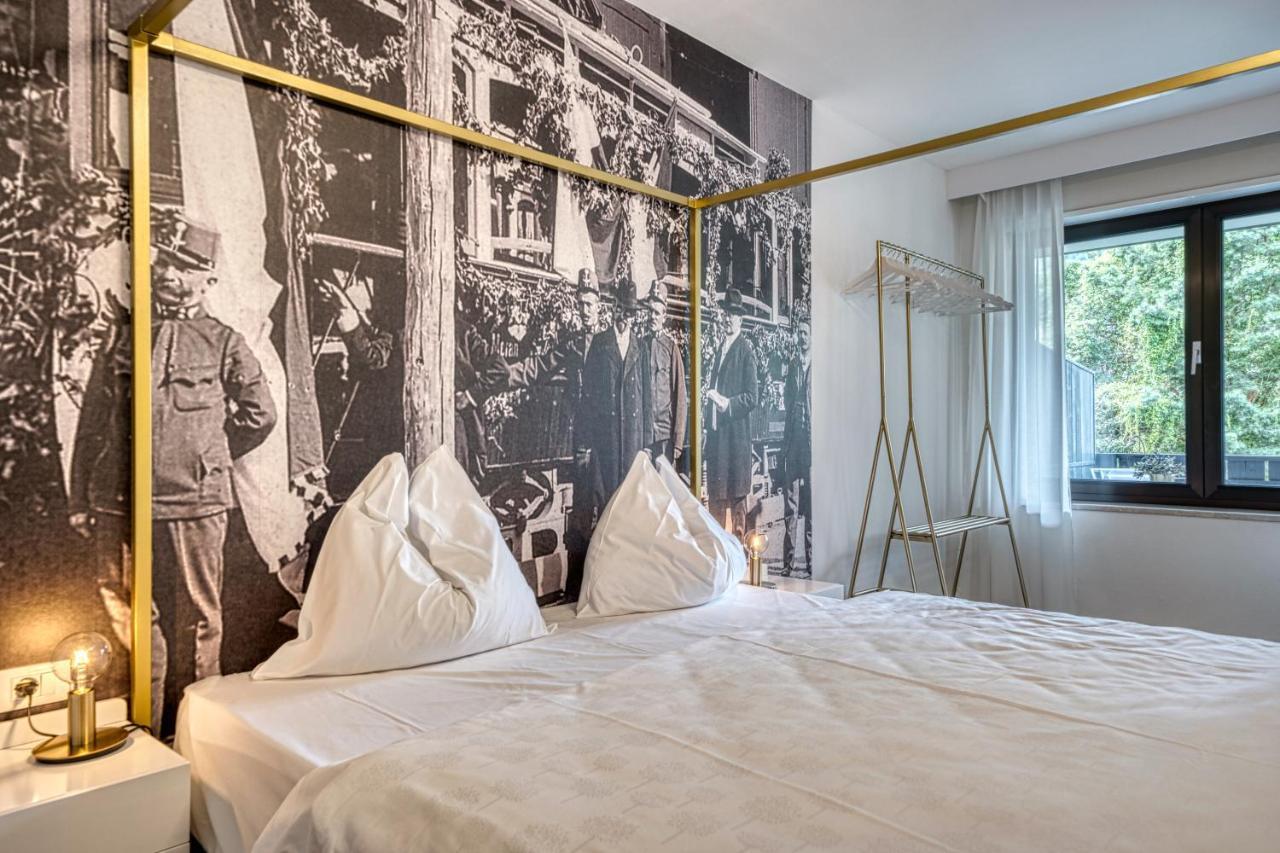 Goldfinger + Suites Lana Bagian luar foto