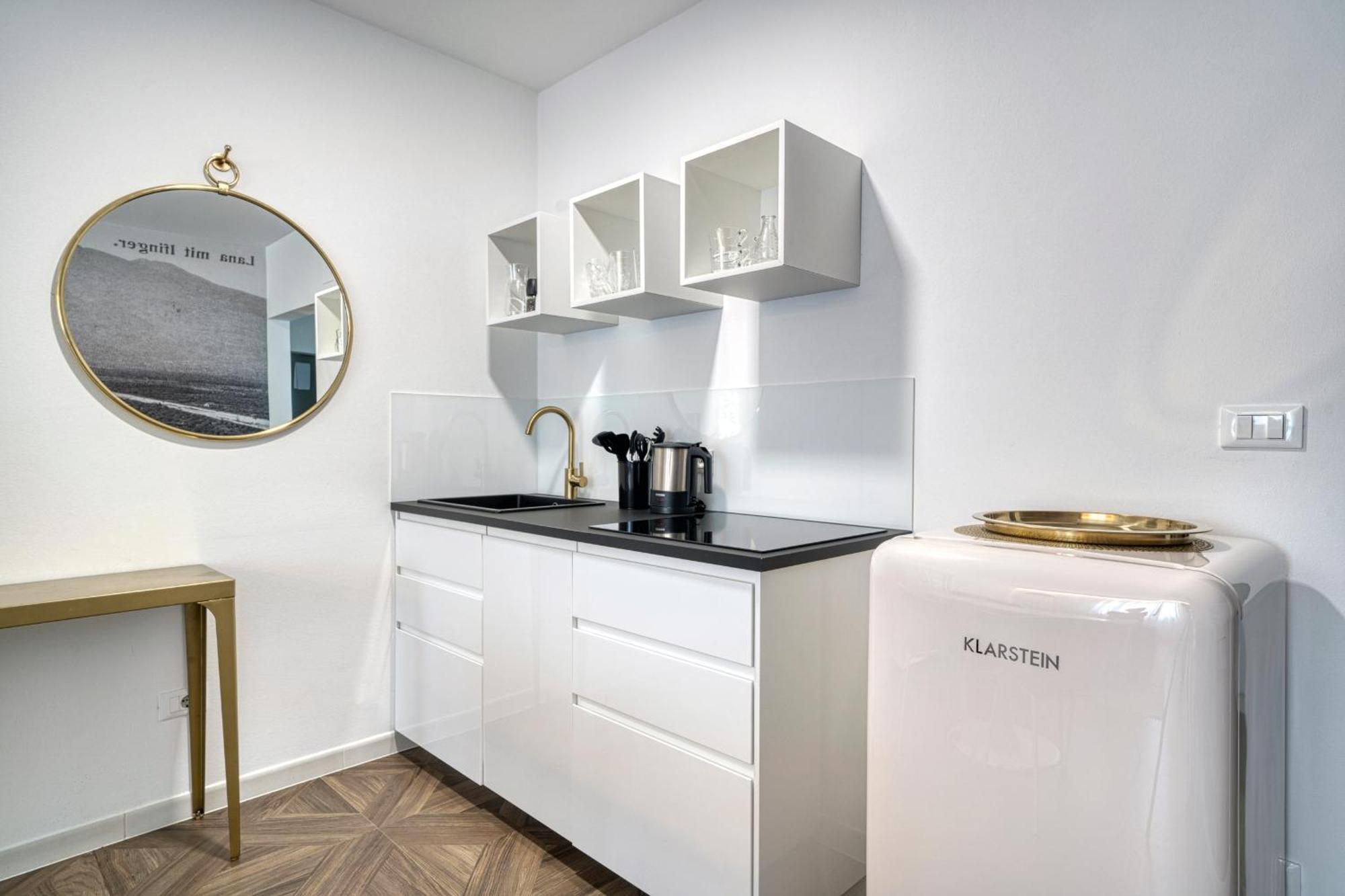 Goldfinger + Suites Lana Ruang foto