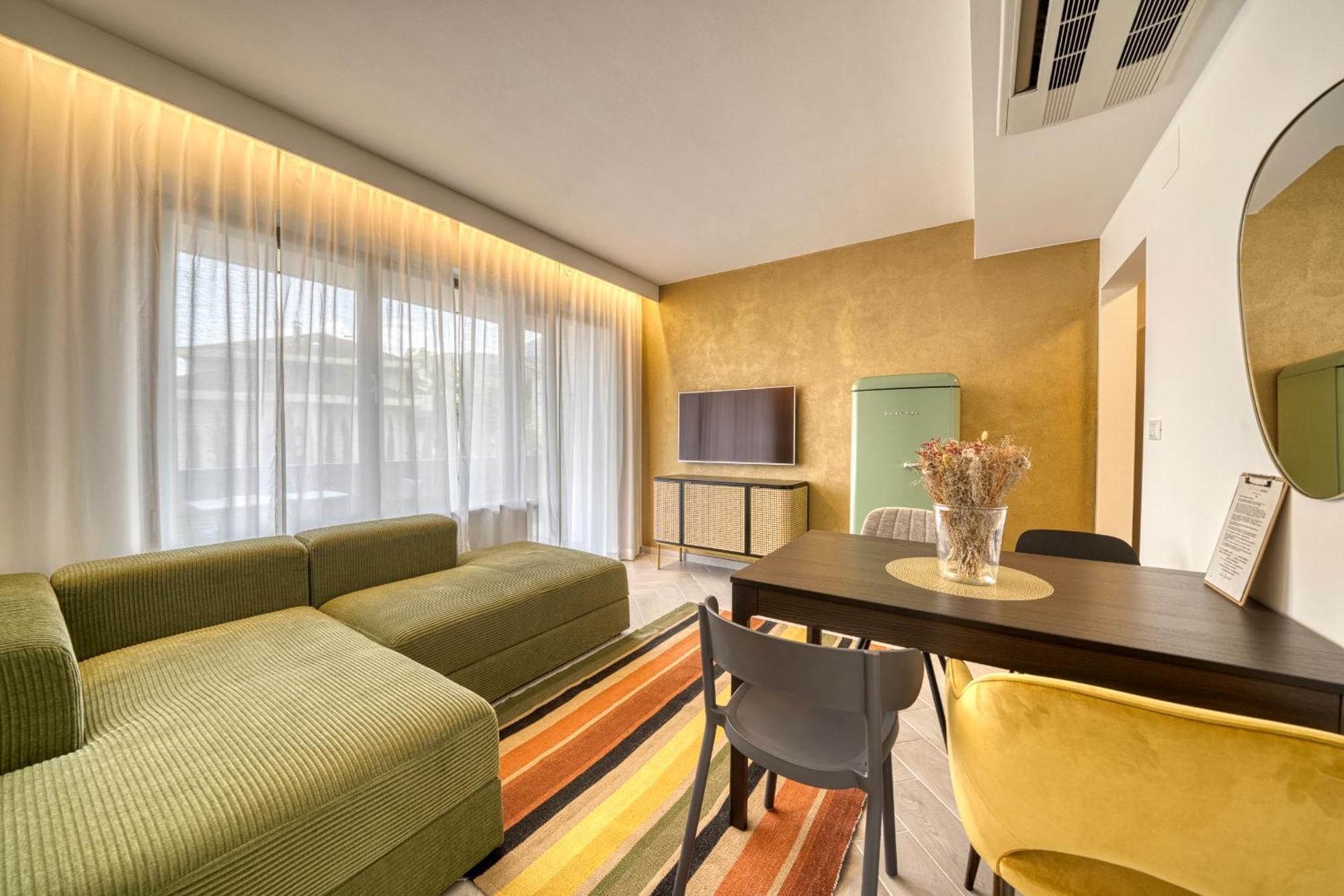 Goldfinger + Suites Lana Ruang foto