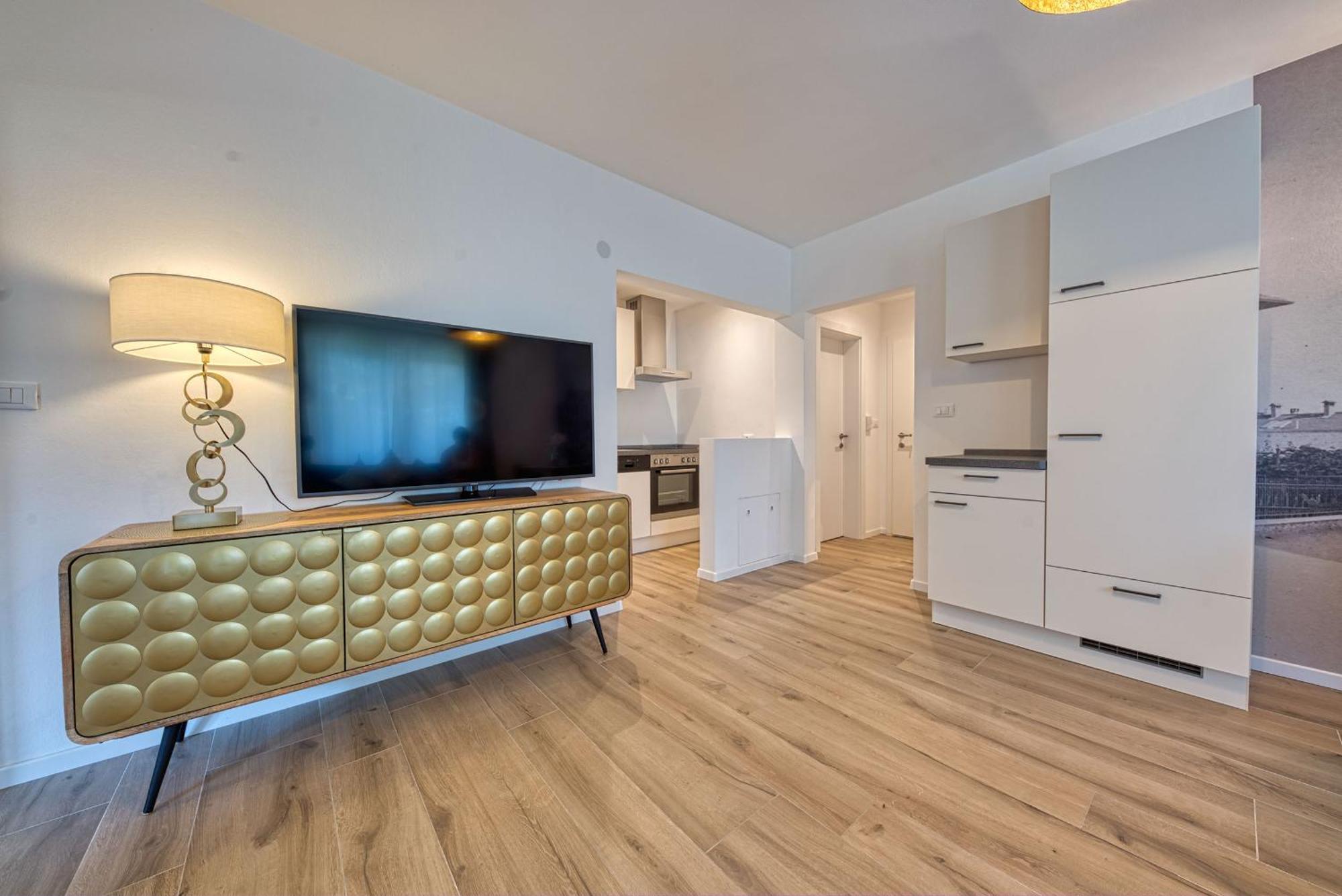 Goldfinger + Suites Lana Ruang foto